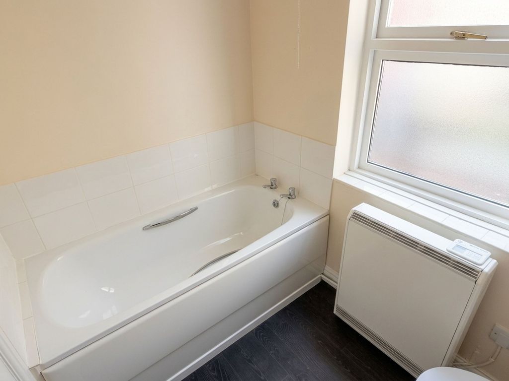 Property photo 3 of 7 Bathroom