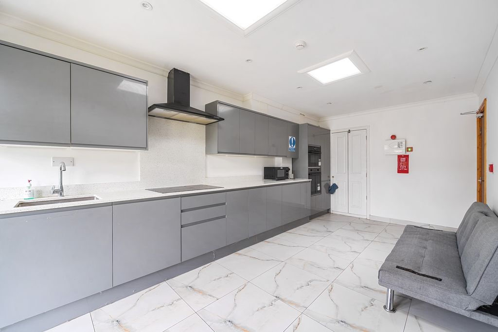 Property photo 3 of 18 Photo 13