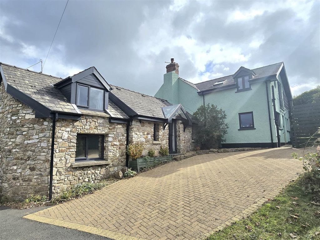 Property photo 1 of 41 Main.Jpg