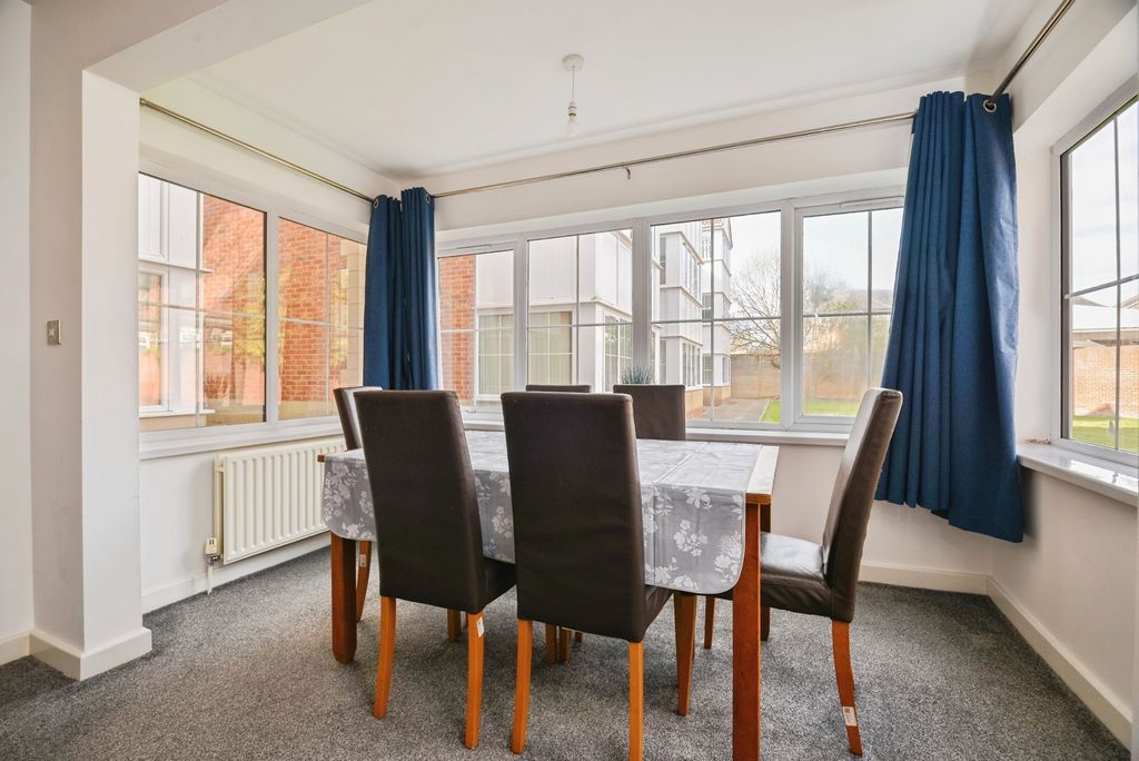 Property photo 3 of 8 Pbox-Img.Jpg