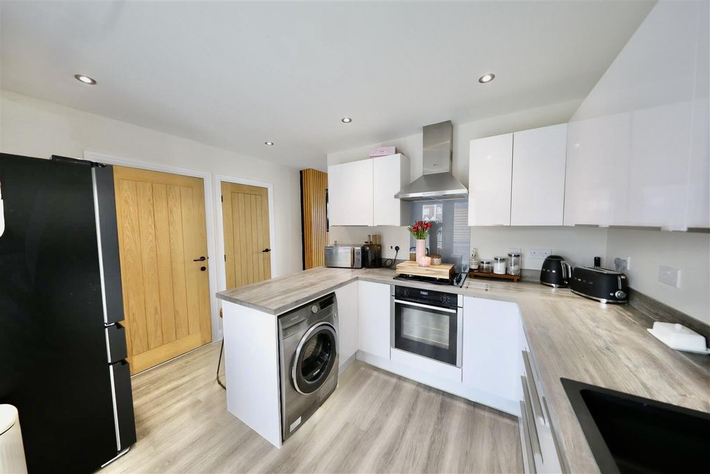 Property photo 2 of 18 Kitchen