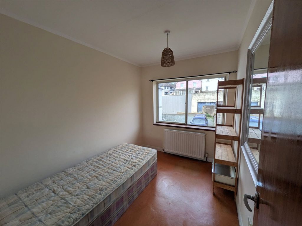 Additional image 8 of 2 bed flat to rentFlat 3, Lansdowne Court, Hamilton Terrace, Milford Haven, Pembrokeshire SA73