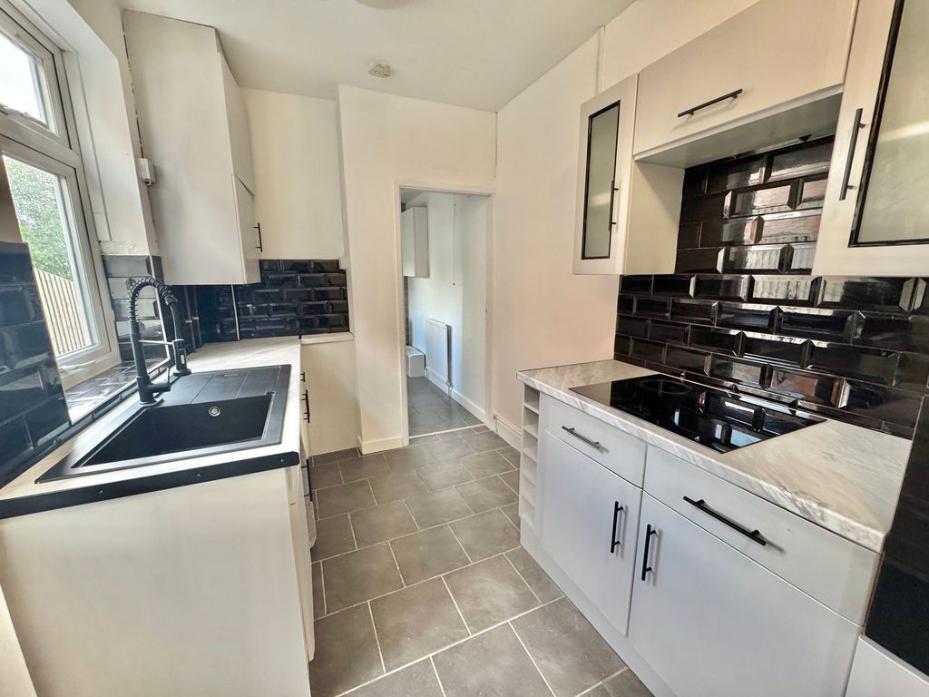 Property photo 3 of 20 Kitchen