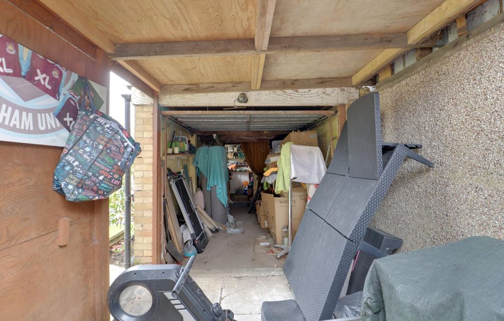 Additional image 20 of 3 bed semi-detached house for salePalmerston Road, Rainham RM13