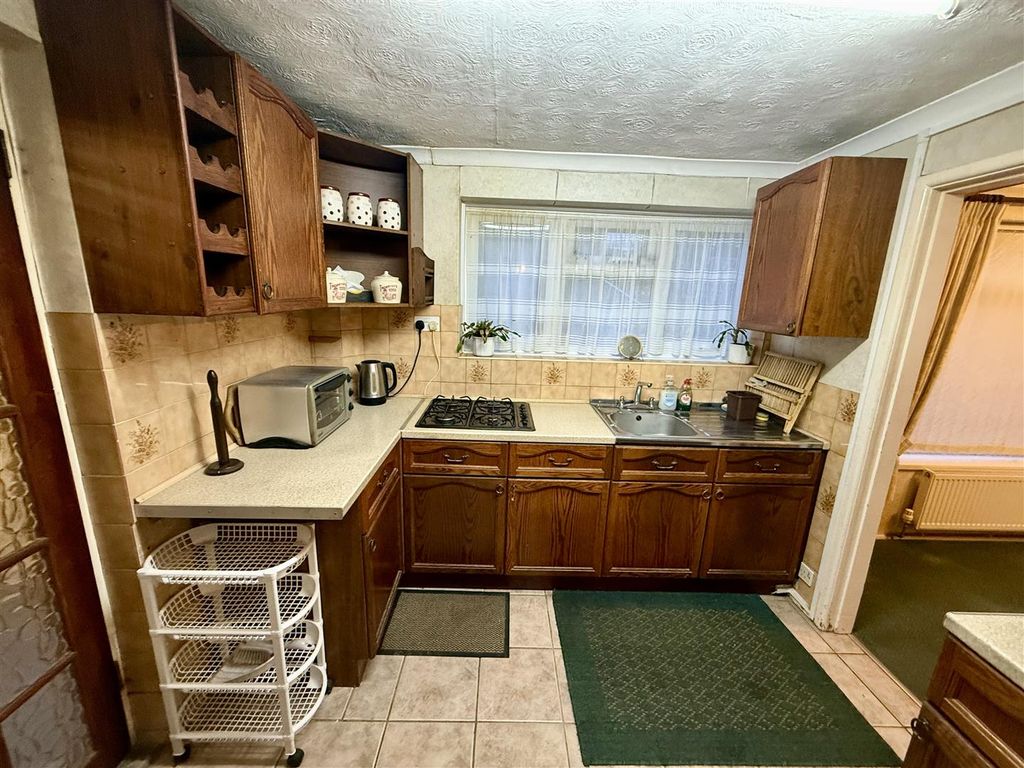 Property photo 3 of 26 Kitchen