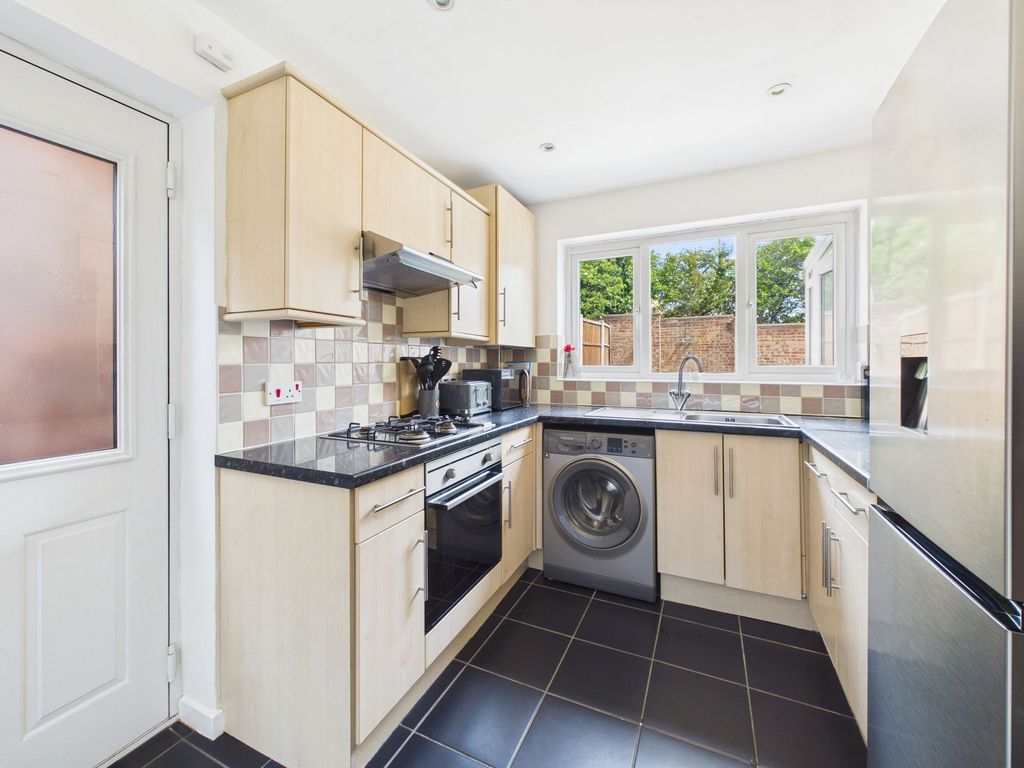 Property photo 3 of 19 Kitchen