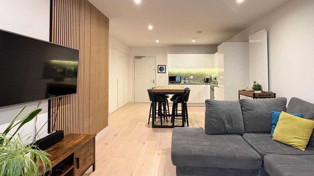 Property photo 2 of 11 Property For Sale In John Cabot House By Barrain L