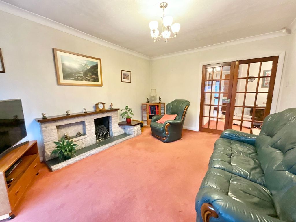 Property photo 2 of 28