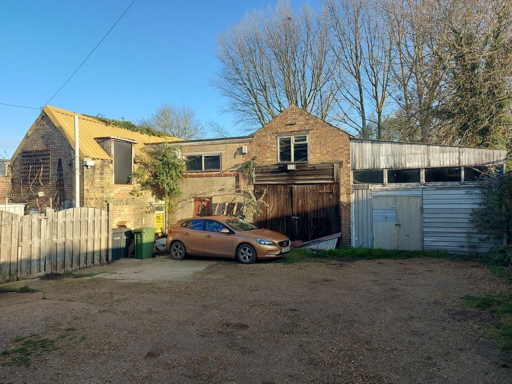 Property photo 1 of 4