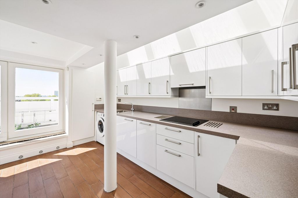 Property photo 3 of 24 Image