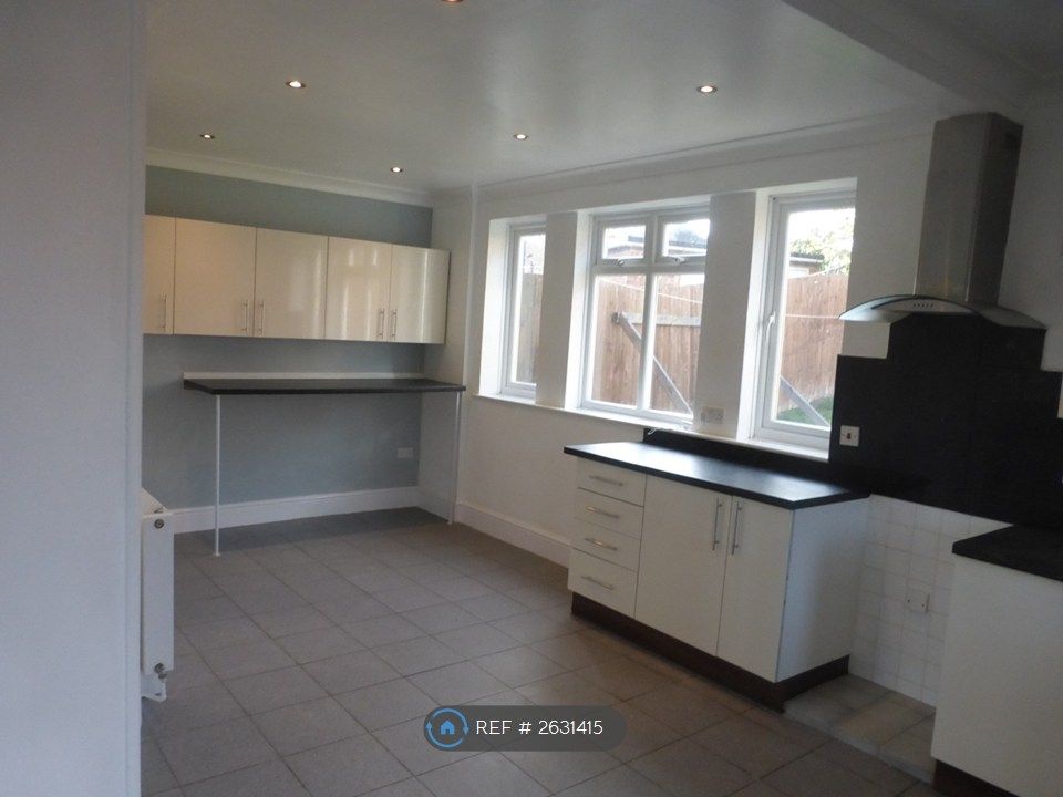 Property photo 3 of 14 Kitchen 2