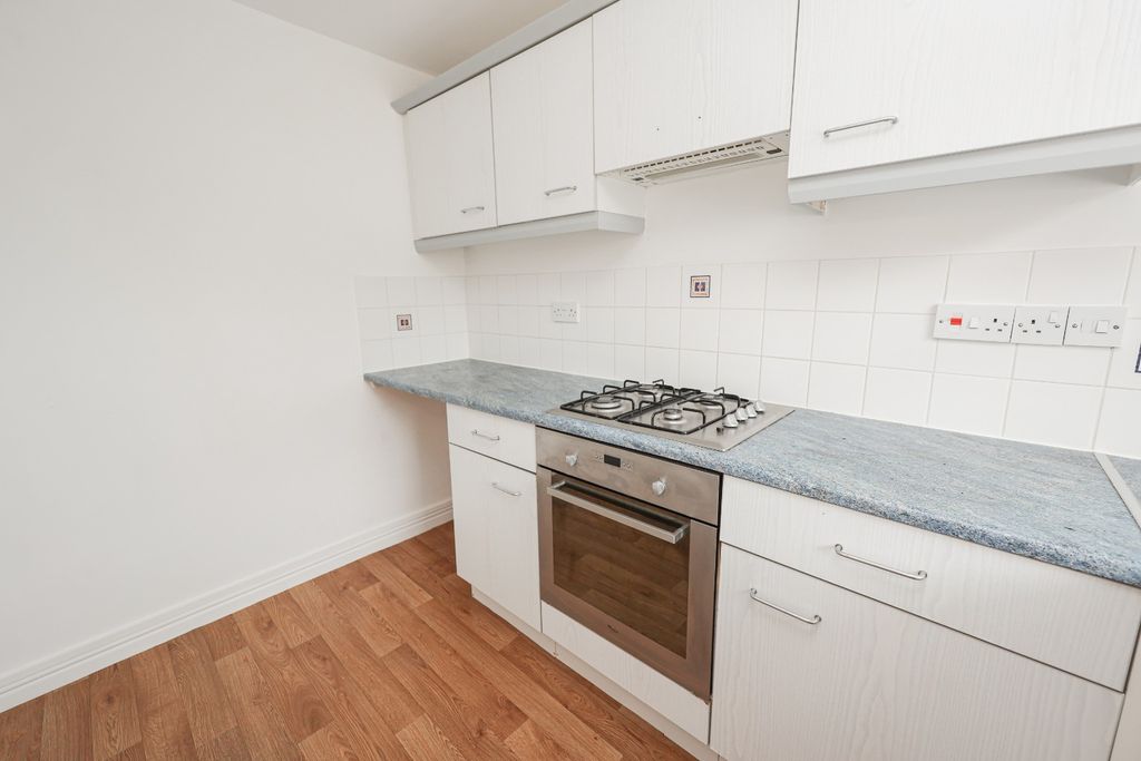 Property photo 3 of 14 4205574