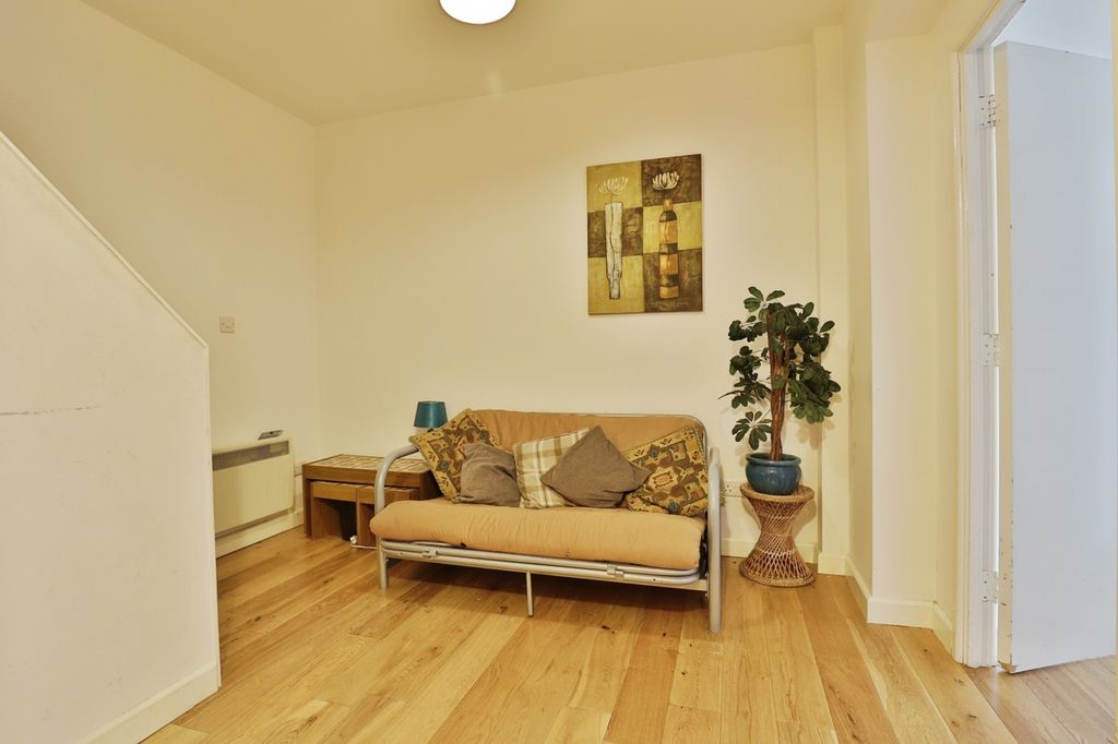 Property photo 2 of 17 Photo