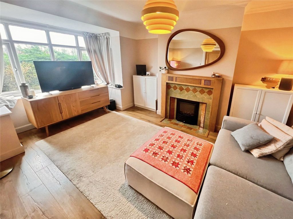 Property photo 2 of 16 Lounge