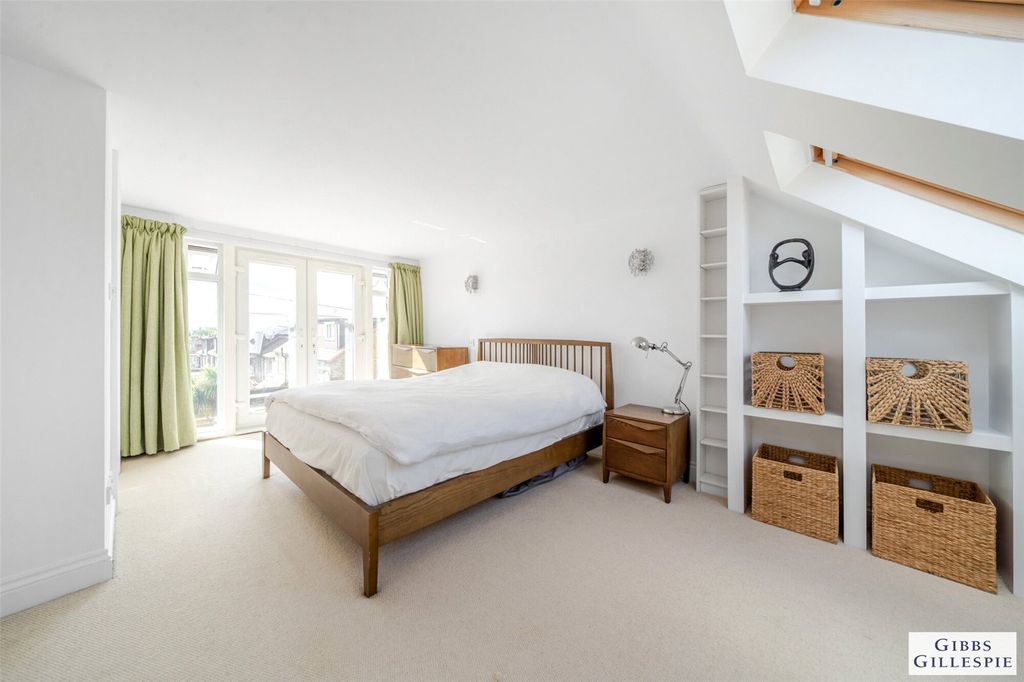 Property photo 3 of 19 Picture No. 12