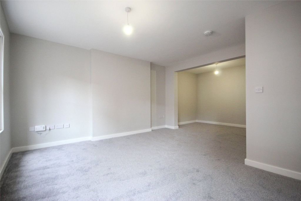 Property photo 2 of 6 Picture No. 30