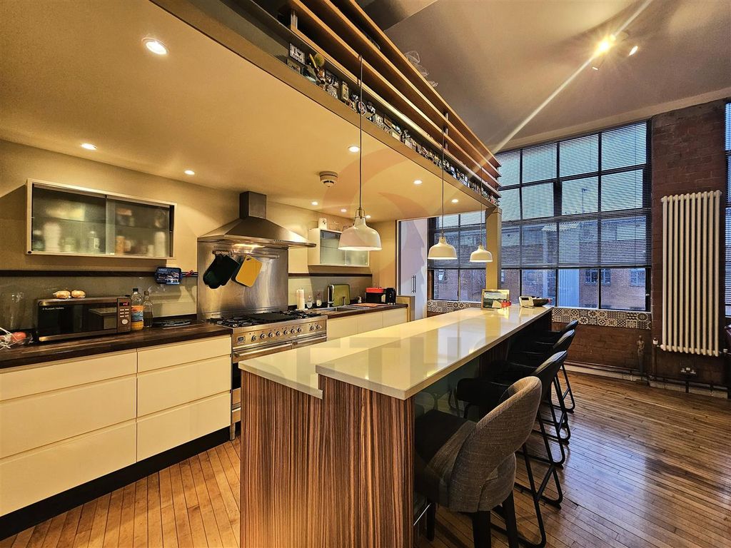 Property photo 3 of 23 Kitchen Area