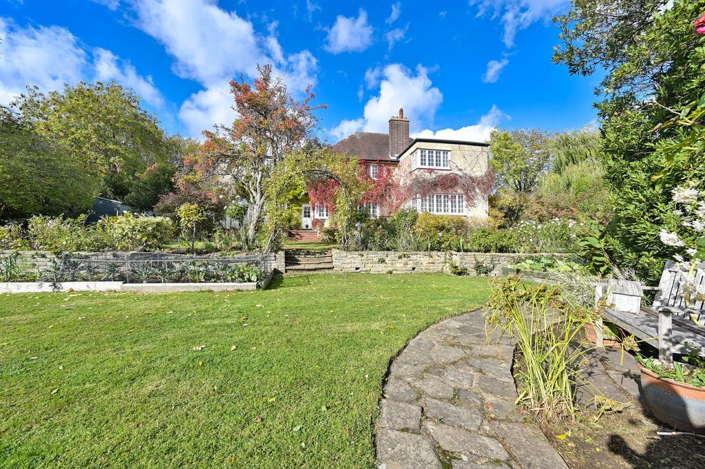 Property photo 1 of 40