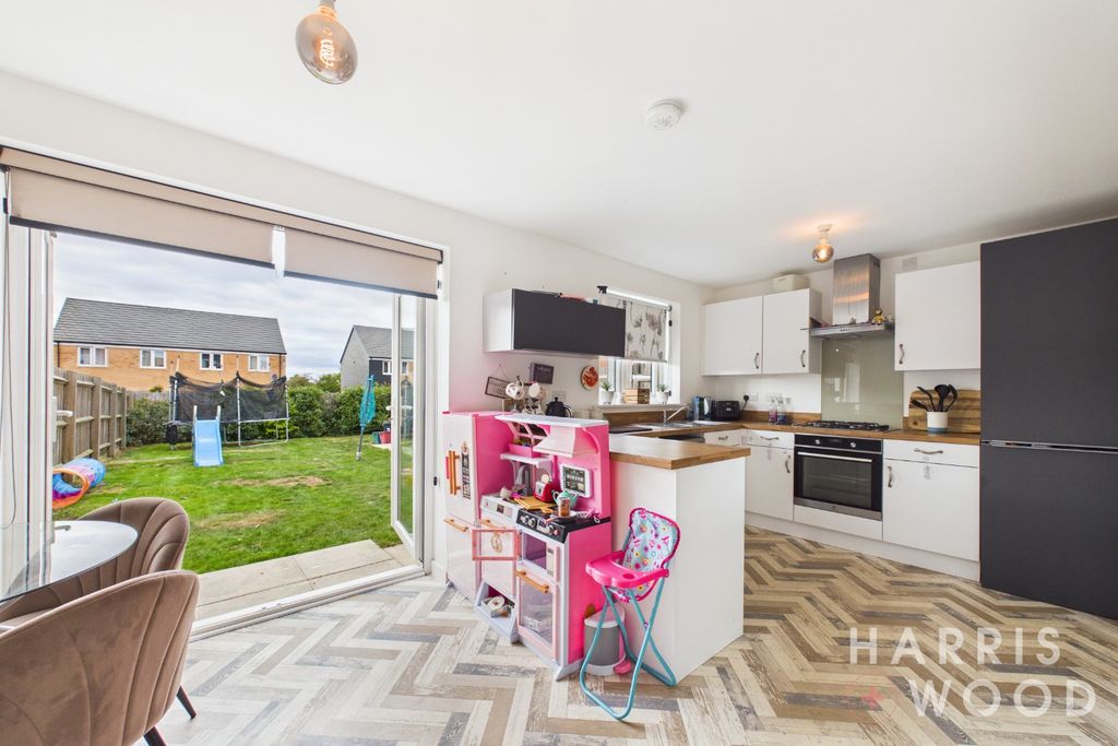 Property photo 2 of 19 5568192