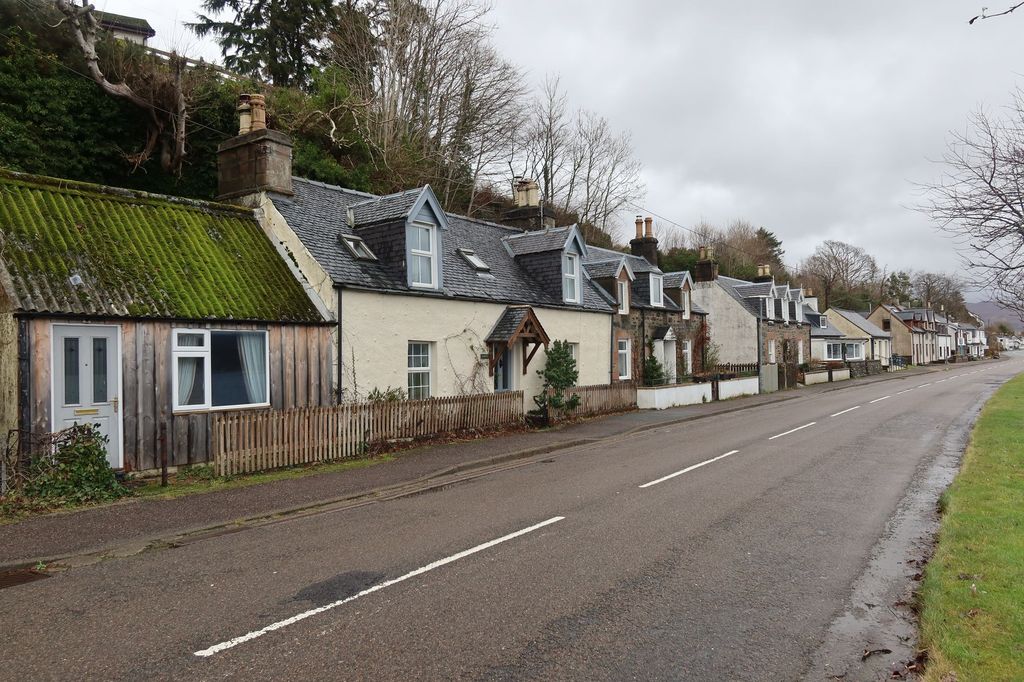 Property photo 2 of 33