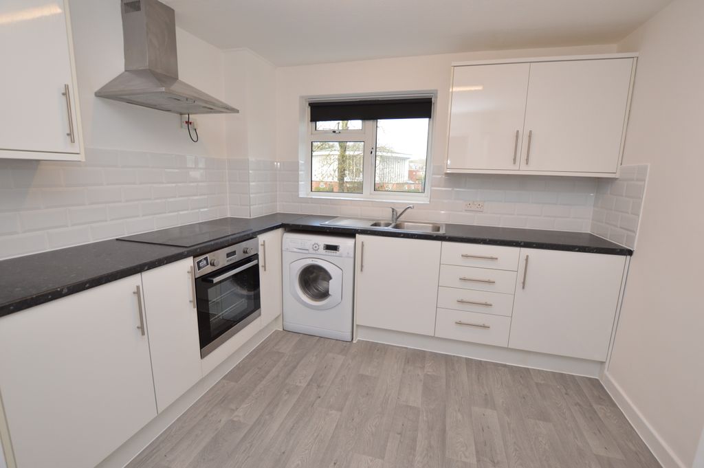 Property photo 2 of 9 Kitchen