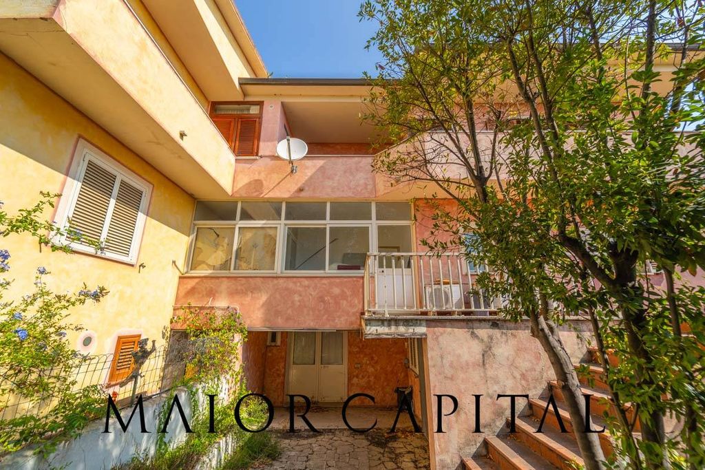 Property photo 2 of 30