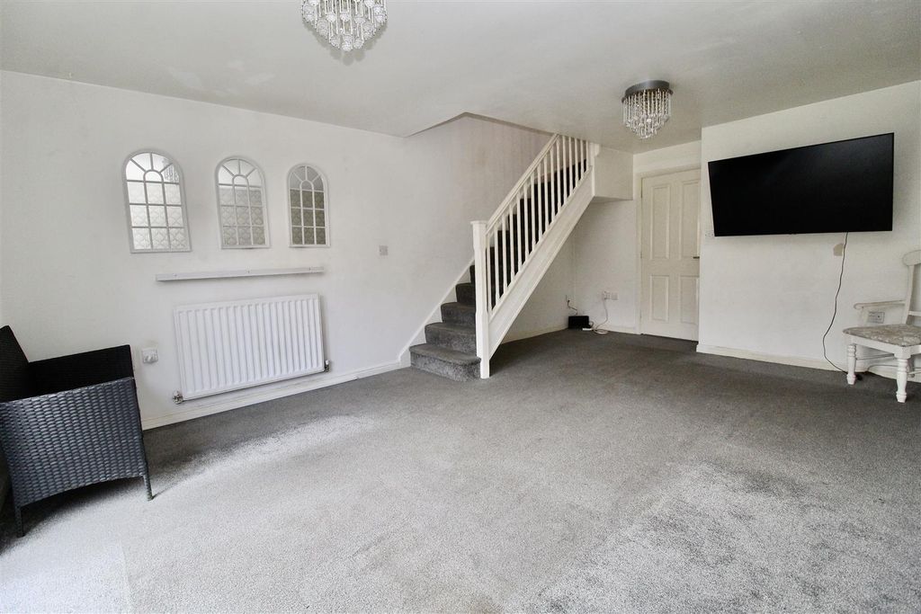 Property photo 1 of 11 Lounge