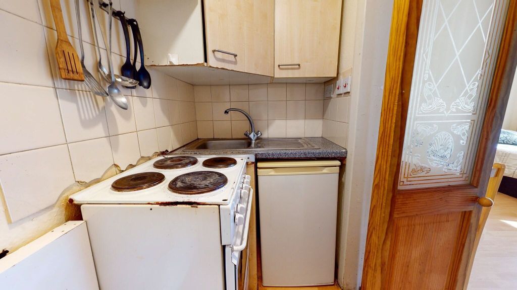 Property photo 2 of 9 Kitchen