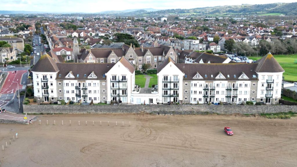 Property photo 2 of 21