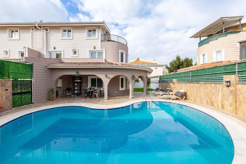 Property photo 2 of 24 Belek Golf Villa With A Private Pool For Sale - Large Private Pool And Covered Terrace