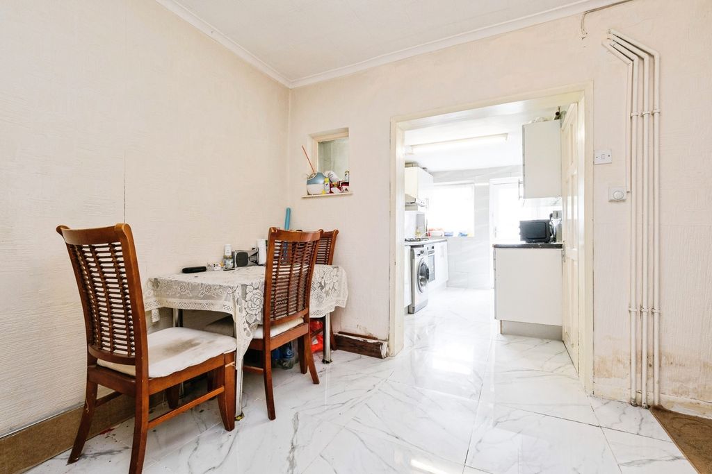 Property photo 3 of 17 Dining Room