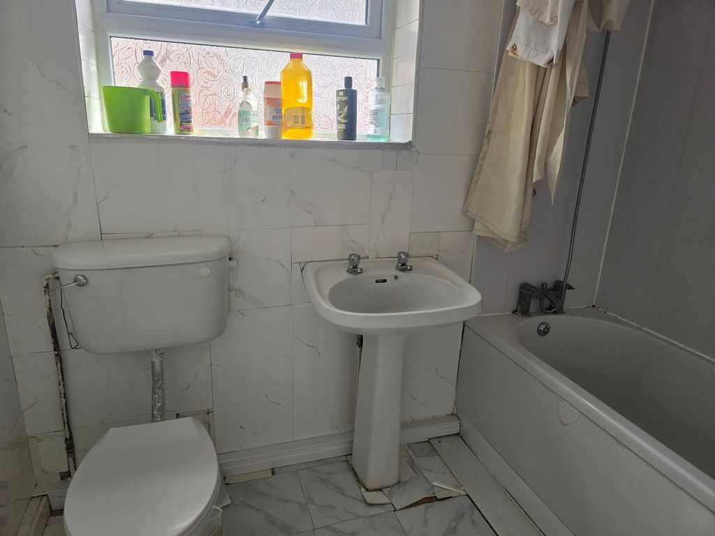 Additional image 10 of 2 bed flat for saleDoncaster Road, Scunthorpe DN15