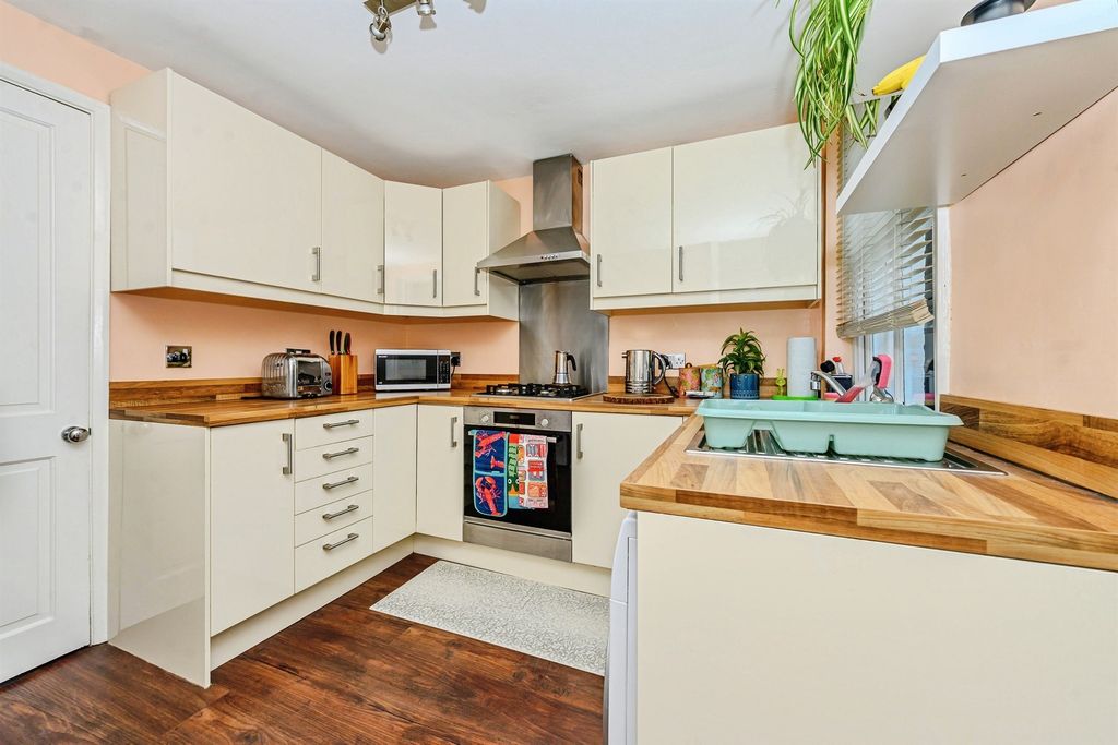 Property photo 3 of 14