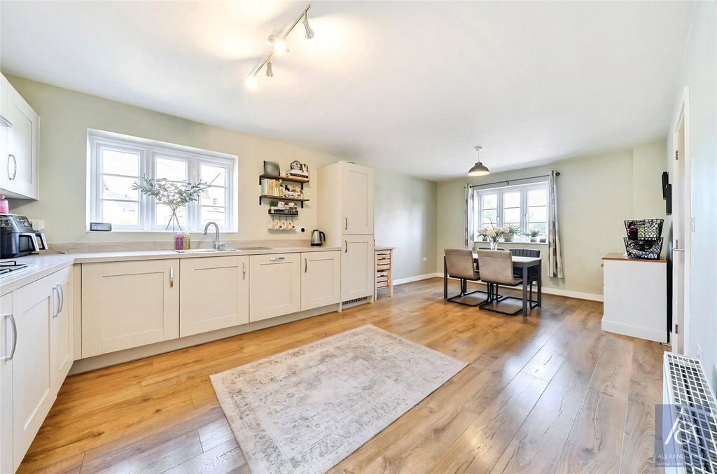 Property photo 3 of 16 Kitchen/Dining Room