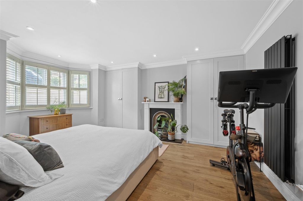 Property photo 3 of 16 Garden Flat, 29, Homefield Road London6.Jpg