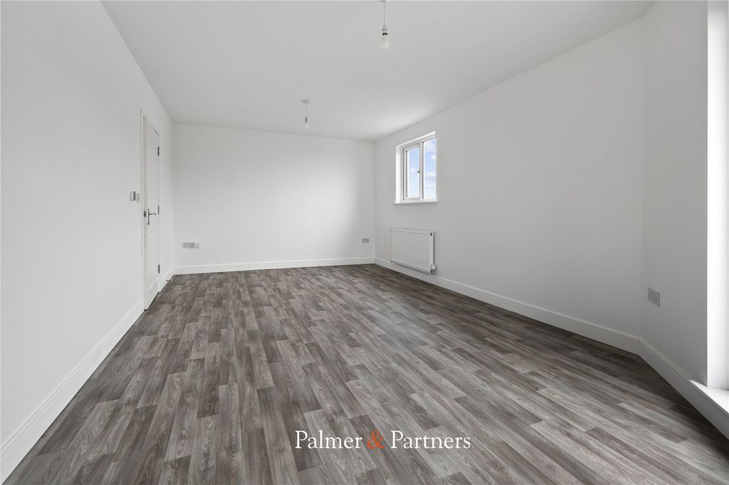 Property photo 3 of 6 Lounge