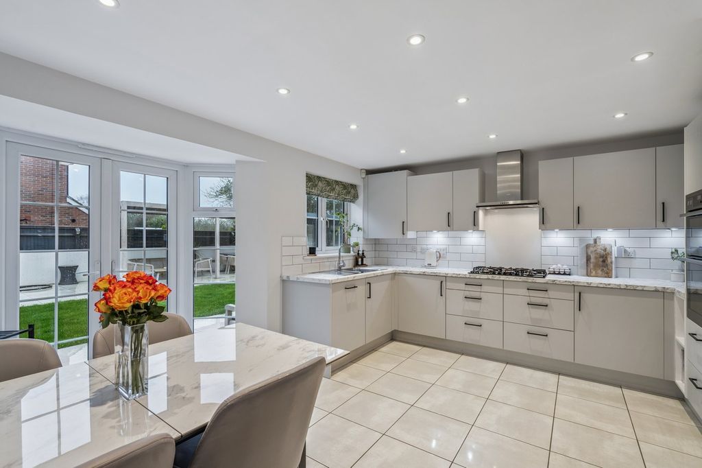 Property photo 2 of 29