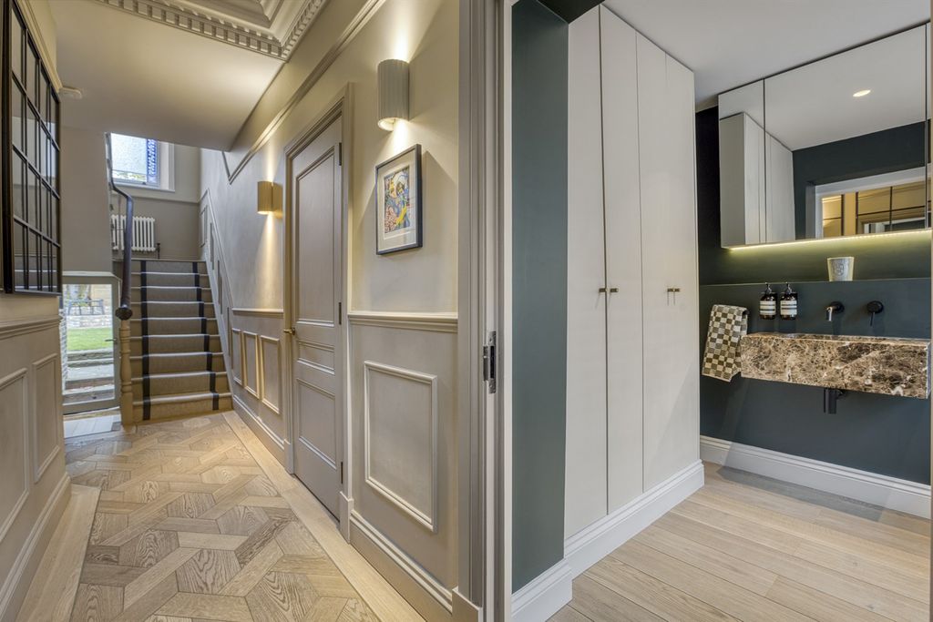 Property photo 2 of 22 Hallway