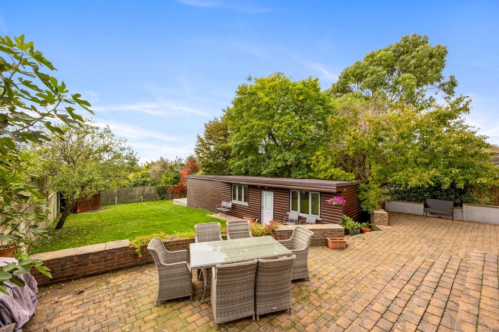 Property photo 2 of 16