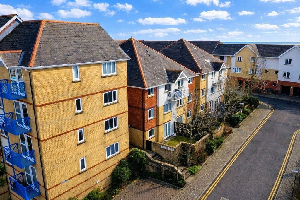 Property photo 2 of 26