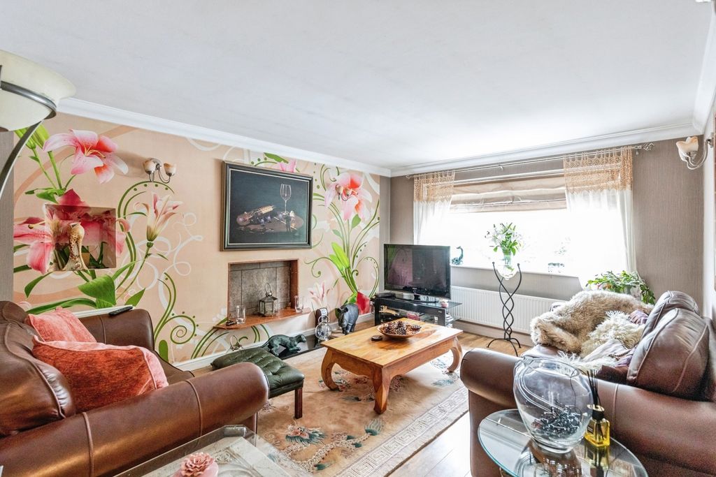 Property photo 3 of 21 Pbox-Img.Jpg