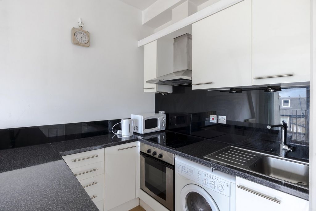 Property photo 2 of 9 Kitchen