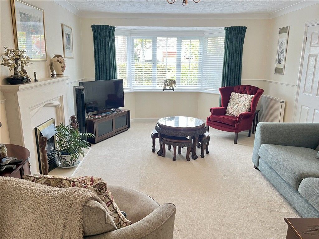 Property photo 1 of 16 Lounge