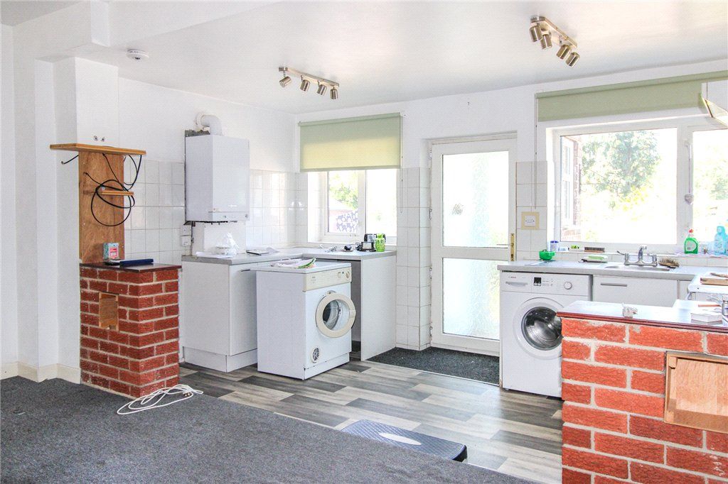 Property photo 2 of 8 Kitchen