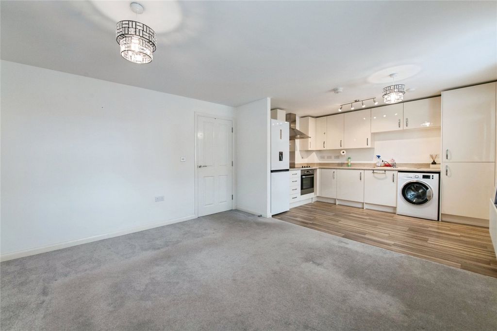 Property photo 2 of 11 Picture No. 14