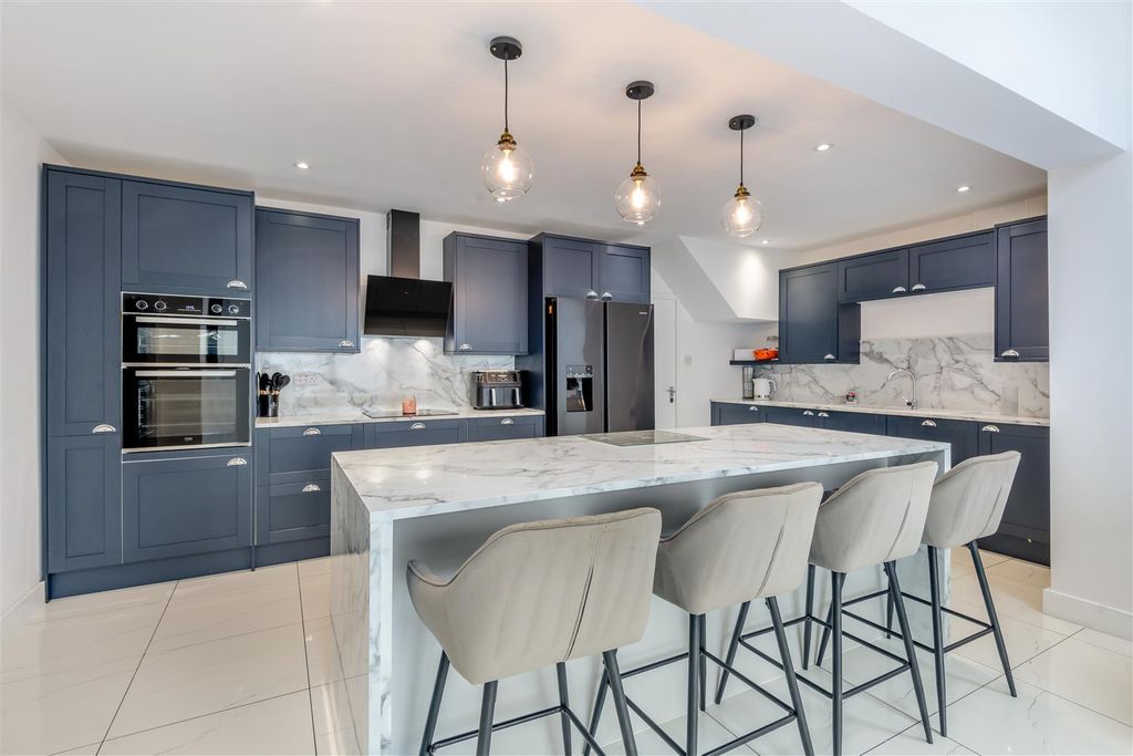 Property photo 2 of 20 8668473-Interior01.Jpg