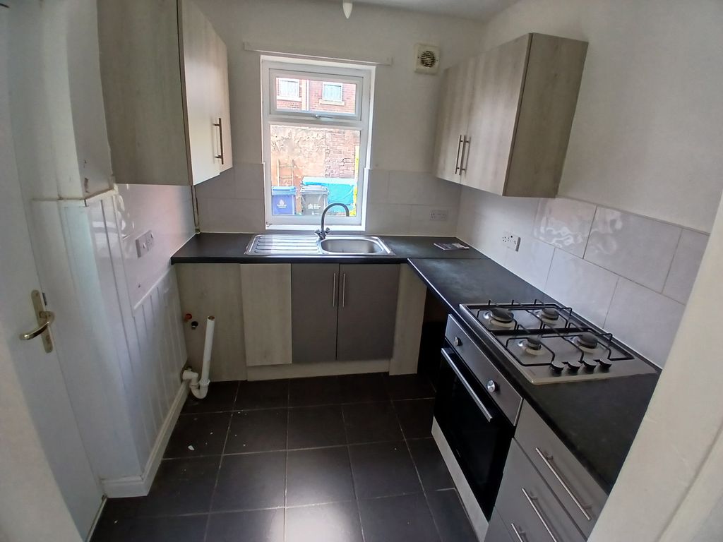 Property photo 3 of 9 Kitchen