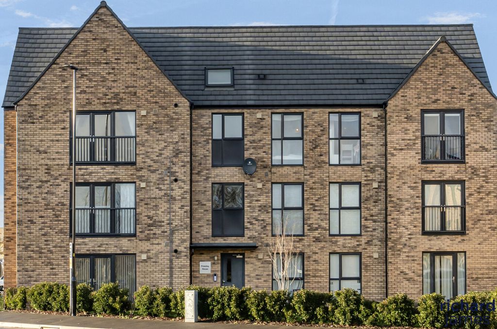 Property photo 1 of 14 E1c812Ebd8c54c06B7Acb8Fcea62A2Ec