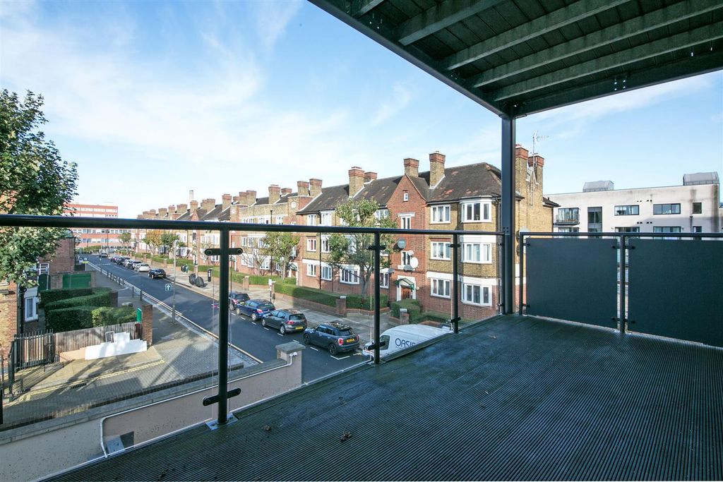 Property photo 1 of 9 5 Vulcan House Tooting High Street Balcony.Jpg