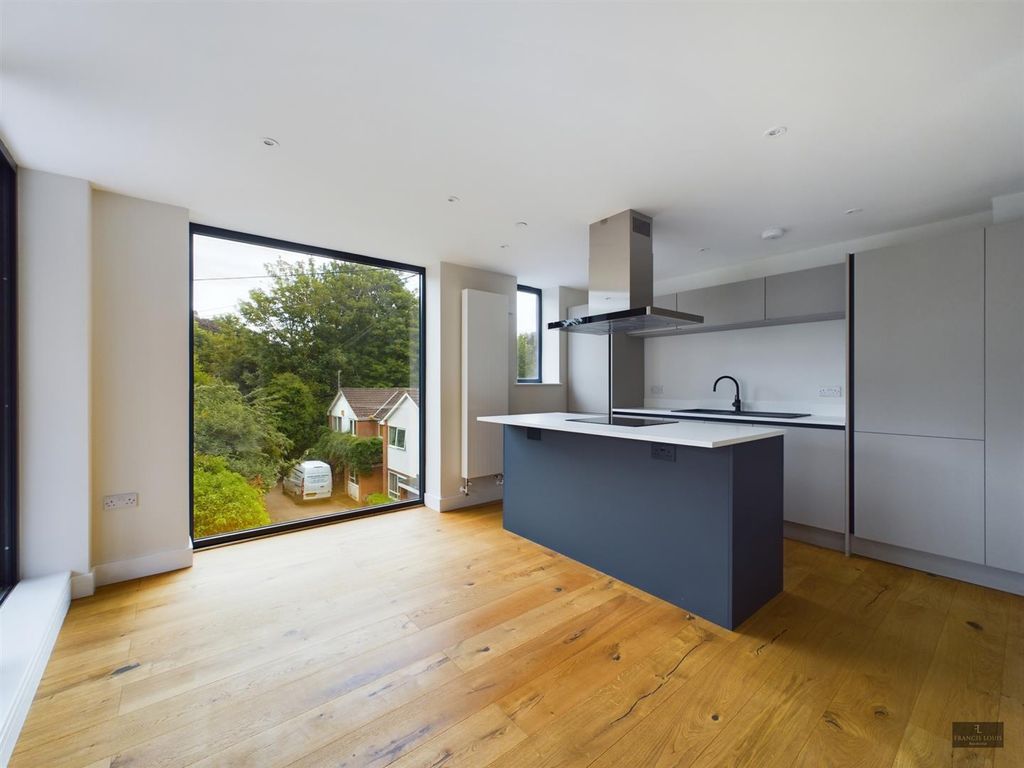 Property photo 3 of 13 Cam01856G0-Pr0048-Still007.Jpg